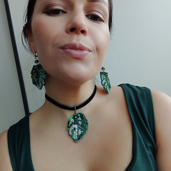Monstera-leaf-jewelry-set-earrings-choker.jpg