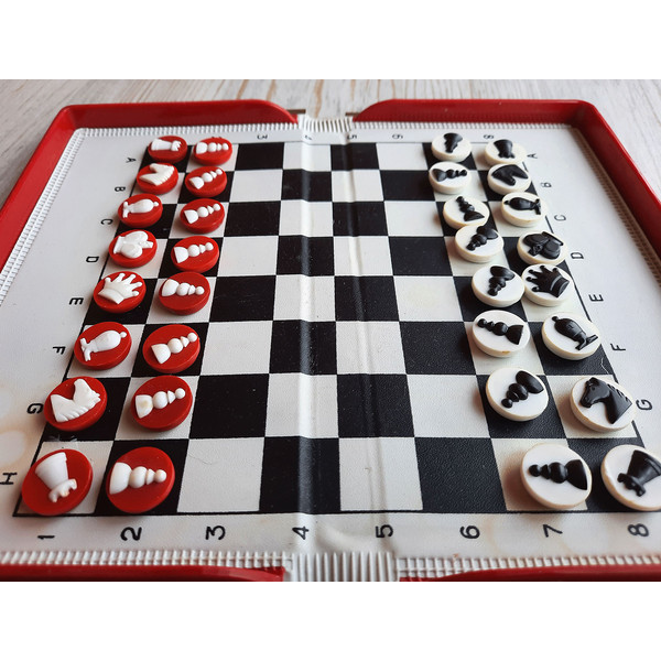 simza_travel_chess5.jpg