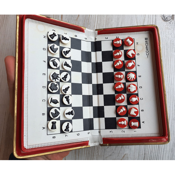 simza_travel_chess9+.jpg