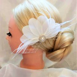 White Bridal Feather Hairpiece, Wedding Feather Hair clip, Bridal Feather Fascinator, White feather headpiece
