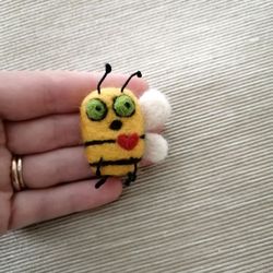 Bee brooch Funny yellow brooch Brooch for kids Gift for kids Baby brooch Small felted bumble bee Small bee brooch