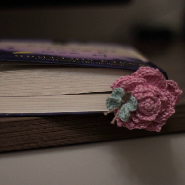 crochet bookmark rose IU3.jpg