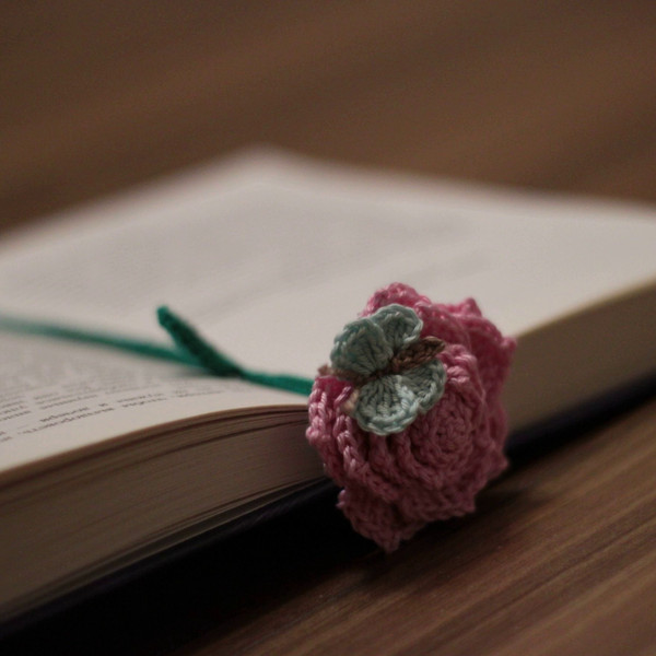 crochet bookmark rose IU4.jpg