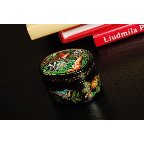 Small lacquer jewelry box with animals