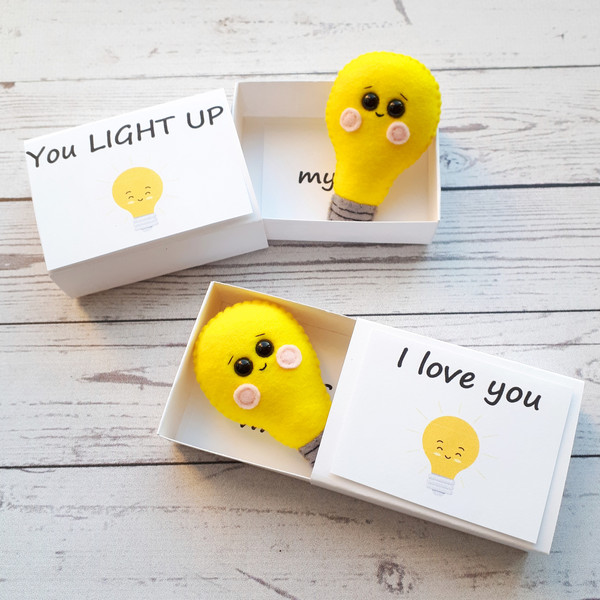 Light-bulb-hug-in-a-box-1
