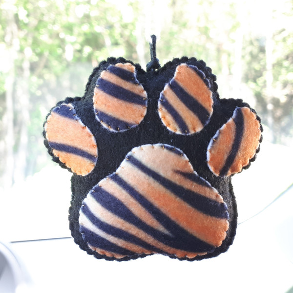 tiger-Paw-print-ornament