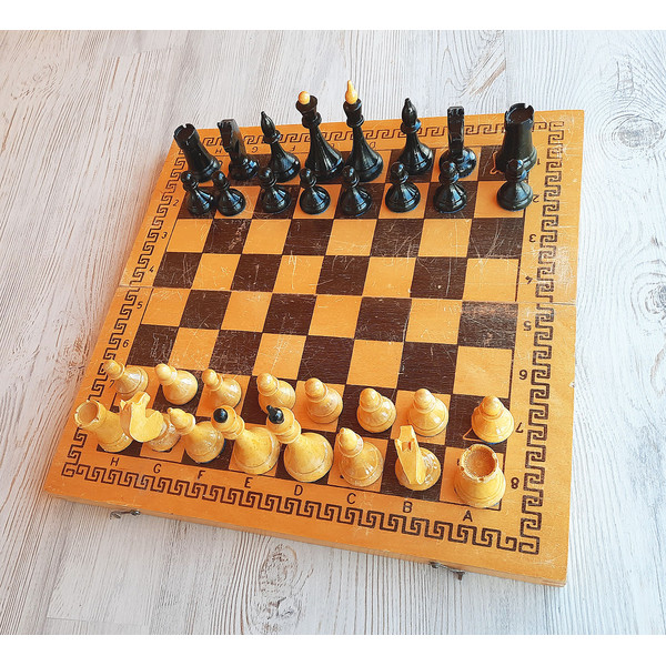 chess_set_shabby_board91.jpg