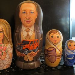 Bride, groom & babies portrait Russian nesting dolls - Matryoshka by photos custom wedding gift
