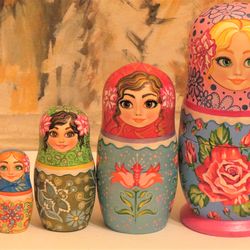Art modern floral wooden Russian dolls matryoshka - multicolor five nesting dolls hand painted