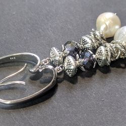 bohemian earring withe baroque pearls & purple crystal beads. modern pearl, Fittings hypoallergenic Rhodiumed. womens je