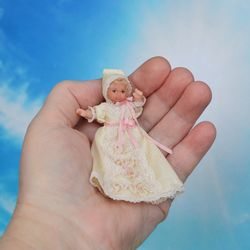 Victorian baby in 1/12 scale . A baby for a dollhouse.