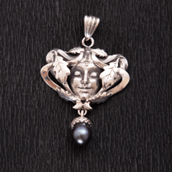 Siver Art Nouveau pendant with perl