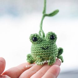 frog keychain for backpack, toad keyring bag charm, frog car charm keychain gift, graduation gift idea by KnittedToysKsu