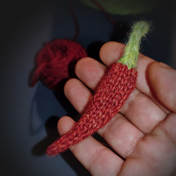 Chili Pepper knitting pattern, knitting pepper, brooch, pattern for beginners, clothing decor, valentine gift, craft DIY 2.jpg