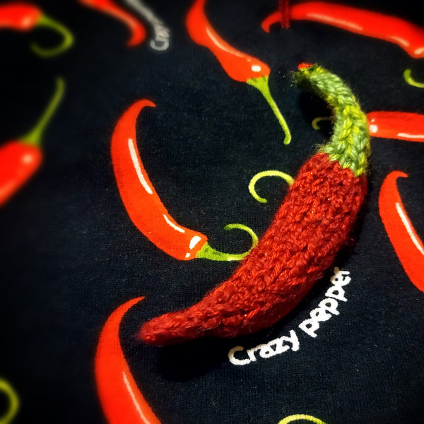 Chili Pepper knitting pattern, knitting pepper, brooch, pattern for beginners, clothing decor, valentine gift, craft DIY 5.jpg