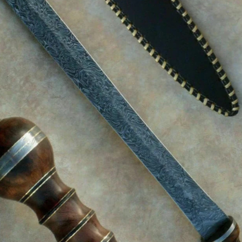 Damascus Steel Hunting Sword Roman Hunting Sword Double edges Sword W Sheathpng