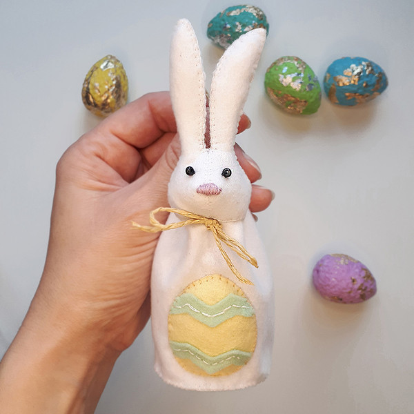 Egg Holder Pattern ,Felt Bunny Easter Decor.jpg