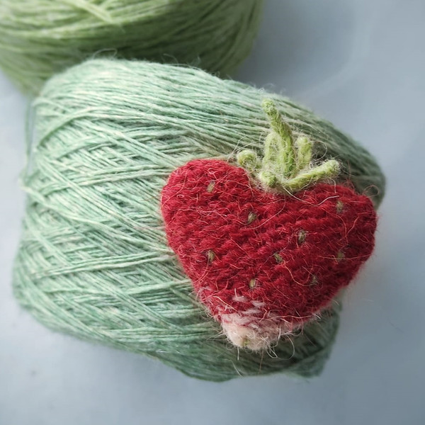 Strawberry heart pattern, valentine gift, knitting pattern, knitted heart, strawberry art, valentine heart, DIY crafts 3.jpg