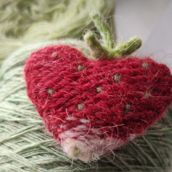 Strawberry heart pattern, valentine gift, knitting pattern, knitted heart, strawberry art, valentine heart, DIY crafts 7.jpg