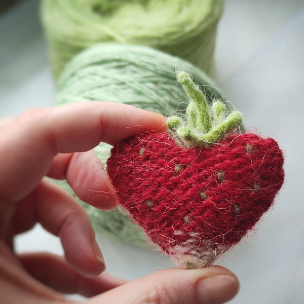 Strawberry heart pattern, valentine gift, knitting pattern, knitted heart, strawberry art, valentine heart, DIY crafts 8.jpg