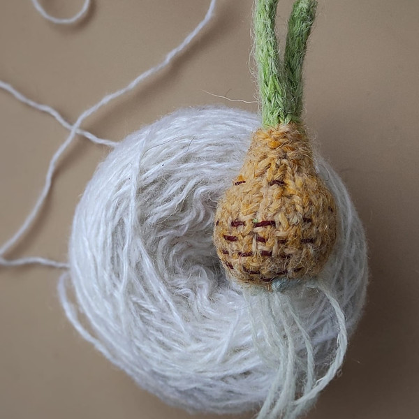 Onion knitting pattern, cute knitted bulb, unusual jewelry, kitchen decor, knitting tutorial, bulb pattern, DIY crafts 6.jpg