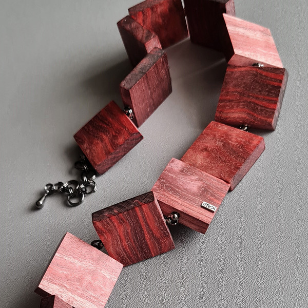 Choker necklace, pink choker, wood choker, square elements necklace, girl in a necklace and earrings, pink earrings, long earrings, jewelry set