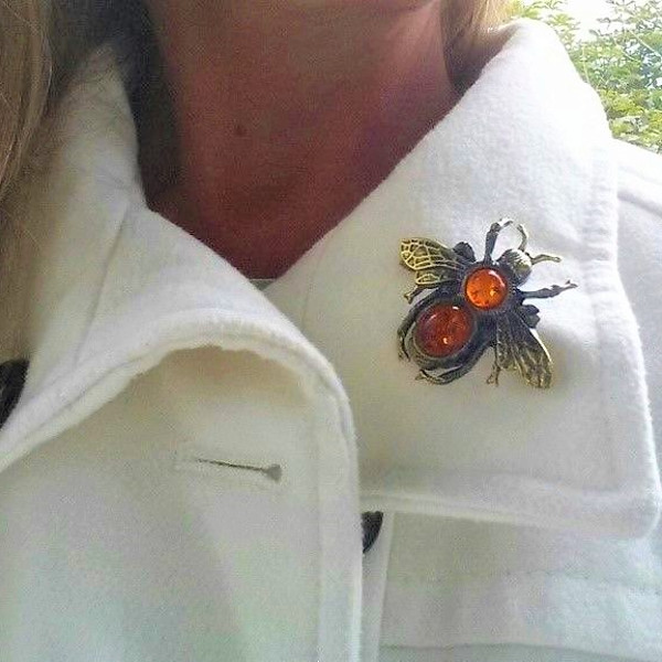 Cute Bee brooch Amber Jewelry Spring Summer Brooch unique Handmade Gift Women Girl Nature insect Jewelry Mother day gift for mom sister girlfriend.jpg