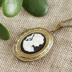Lady Cameo Locket Necklace Black and White Antique Girl Lady Cameo Oval Brass Photo Locket Pendant Necklace Jewelry 6753