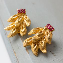Vintage Pastelli clip on earrings Gold leaf branch earrings Hot pink rhinestones