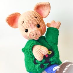 Puppet theater. Glove toy piglet. Doll glove animal on hand puppet. Crocheted piglet doll. Crochet piggy toy puppet.