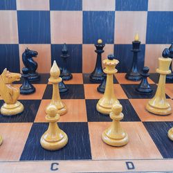 Wooden Soviet 1960s vintage chess pieces - post Mordovian (old Queens Gambit) chessmen set