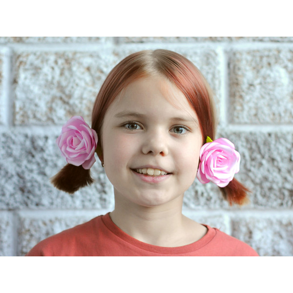Girl-with-rose-flowers-hair-clip-or-ties-Hair-ornaments-girls