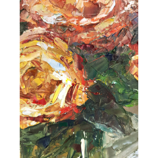 Oil art. Textural strokes that emphasize the volume and texture of flowers.