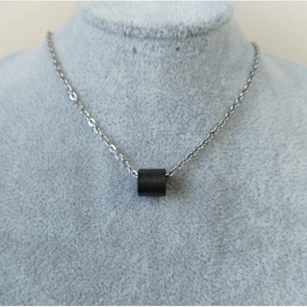 black-minimalist-pendant-on-chain