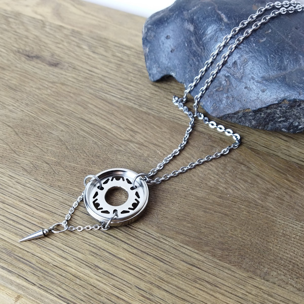 circle-necklace-with-spike
