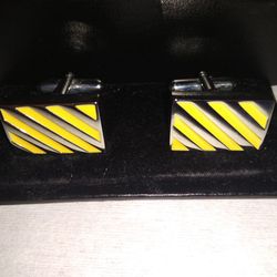Diagonal stripe cufflinks yellow