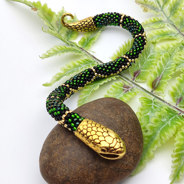 Green snake beaded bracelet