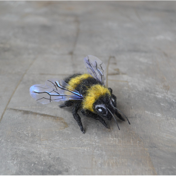 Bumblebee-pin-Needle-felted-realistic-bumblebee-brooch-for-women 6