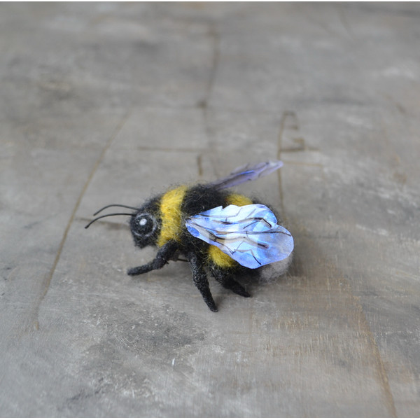 Bumblebee-pin-Needle-felted-realistic-bumblebee-brooch-for-women 7