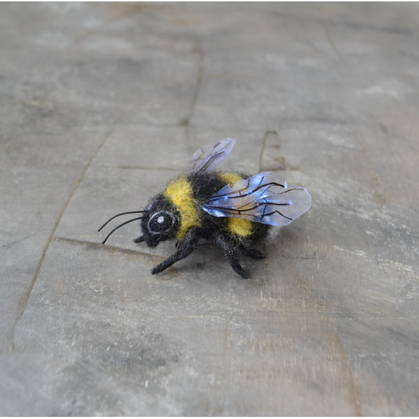Bumblebee-pin-Needle-felted-realistic-bumblebee-brooch-for-women 8