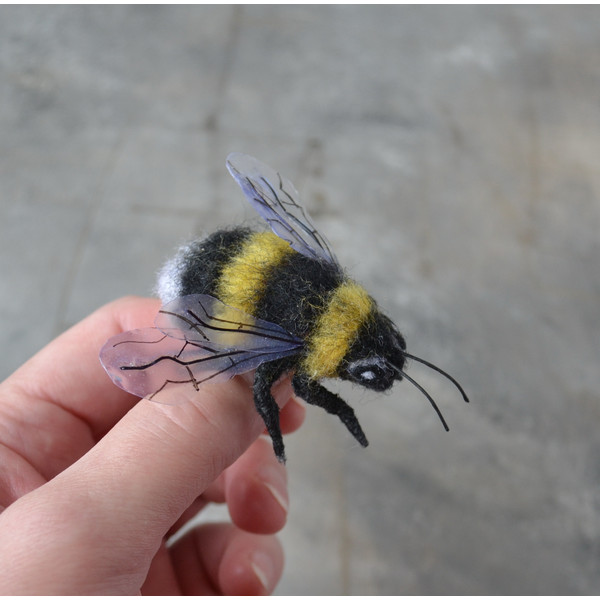 Bumblebee-pin-Needle-felted-realistic-bumblebee-brooch-for-women 9