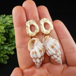 White Beige Sea Shell Earrings Matte Gold Irregular Circle Stud and Dangle Marine Maritime Nautical Earring Jewelry 7735