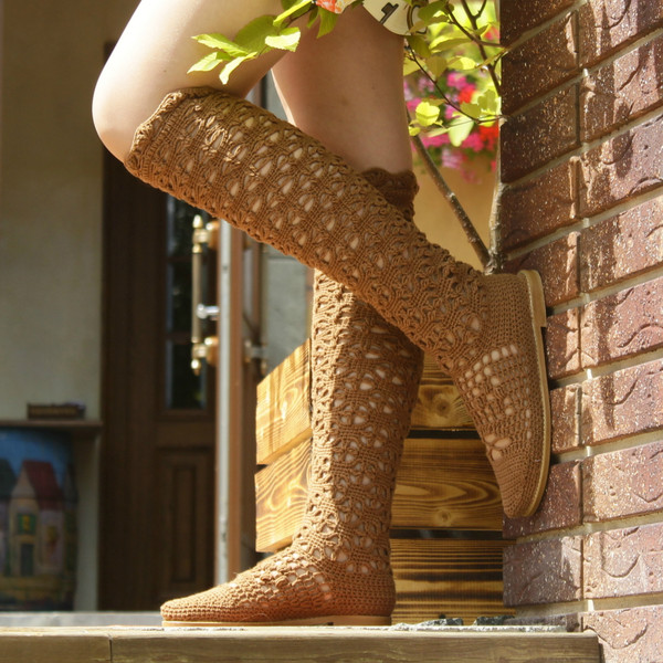 knee high crochet boots 1.jpg