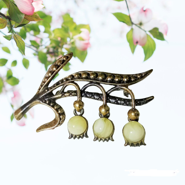 Spring flower lily of the valley brooch with amber jewelry handmade white yellow gold brass women's brooch on dress lapel pin on jacket.png