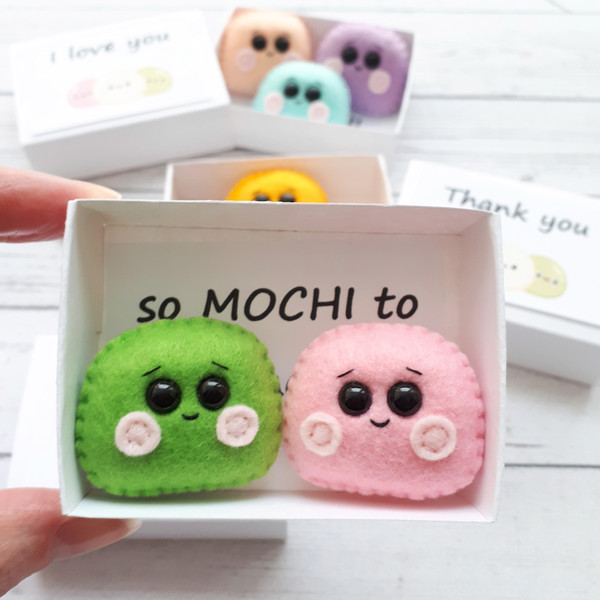 Cute-mochi-pocket-hug-pun-gift