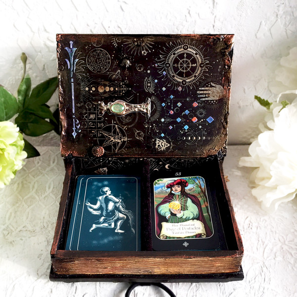 Playing Cards Book box,Vintage Tarot box,Solitaire box, Dark box,Tarot card box (10).JPG