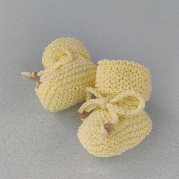Yellow knitted baby booties7.jpg