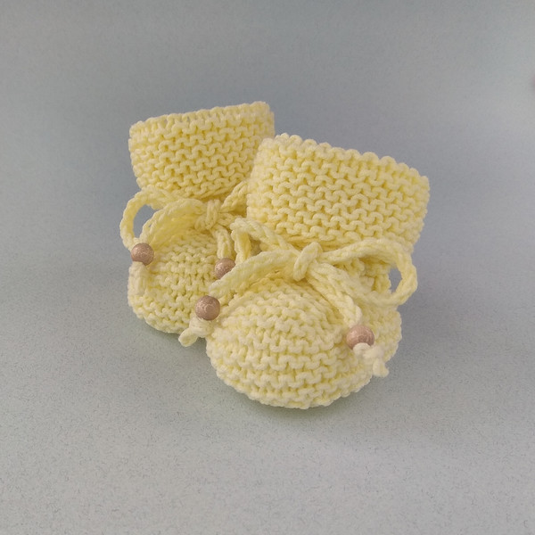 Yellow knitted baby booties9.jpg