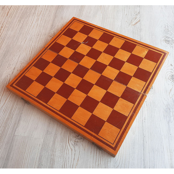 chess_board_1975.1.jpg