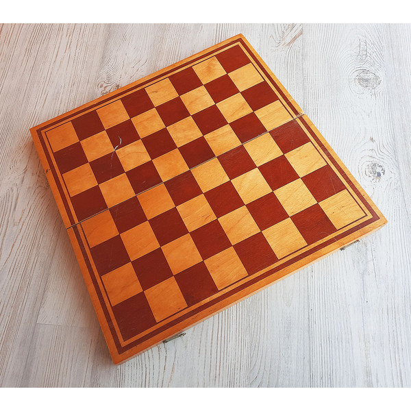 chess_board_1975.3.jpg